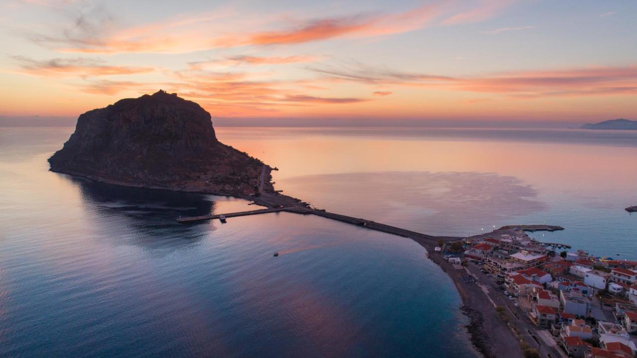 Kalnterimi Guesthouses Monemvasía Dış mekan fotoğraf